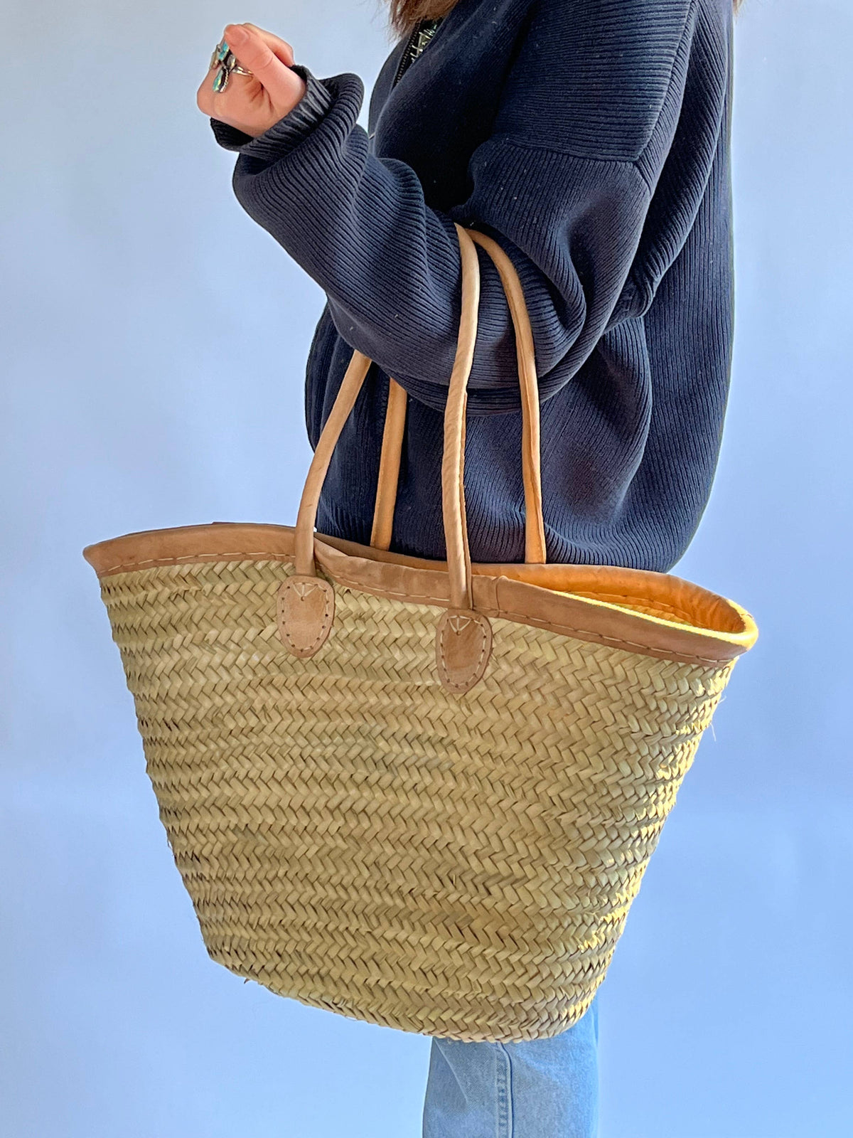 Medina - Long Handled Leather Trim Market