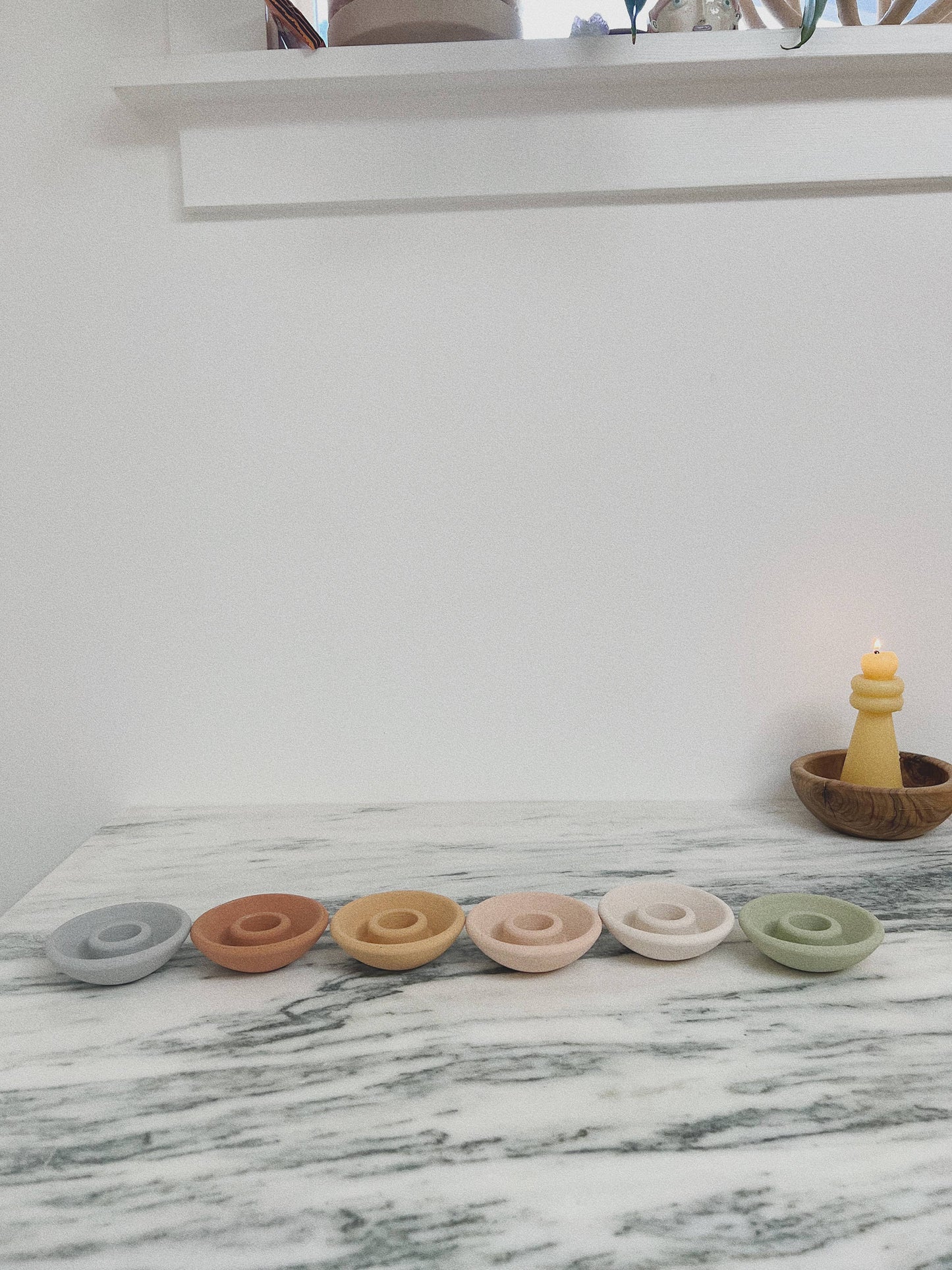 Saucer candle holder