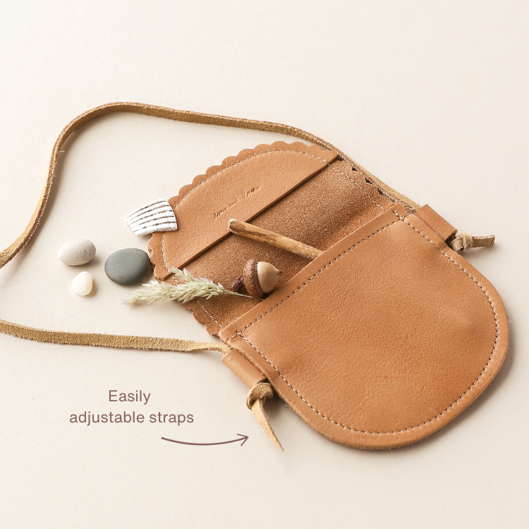Little Girl Scalloped Leather Purse in Caramel