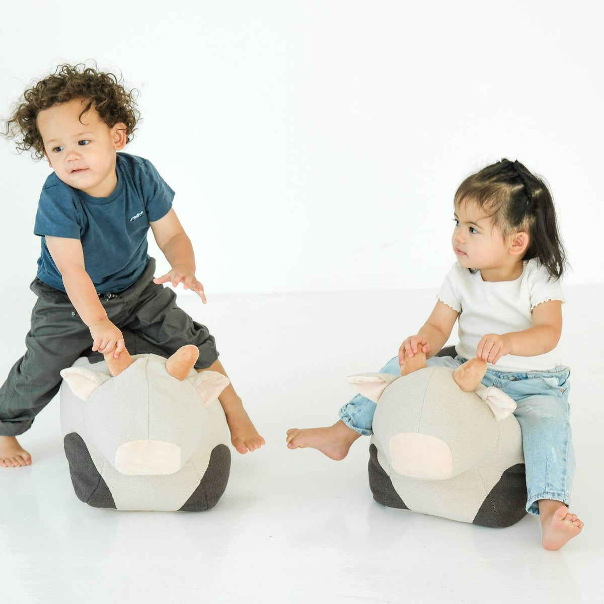 MOO MOO COW POUF Ride-on toys