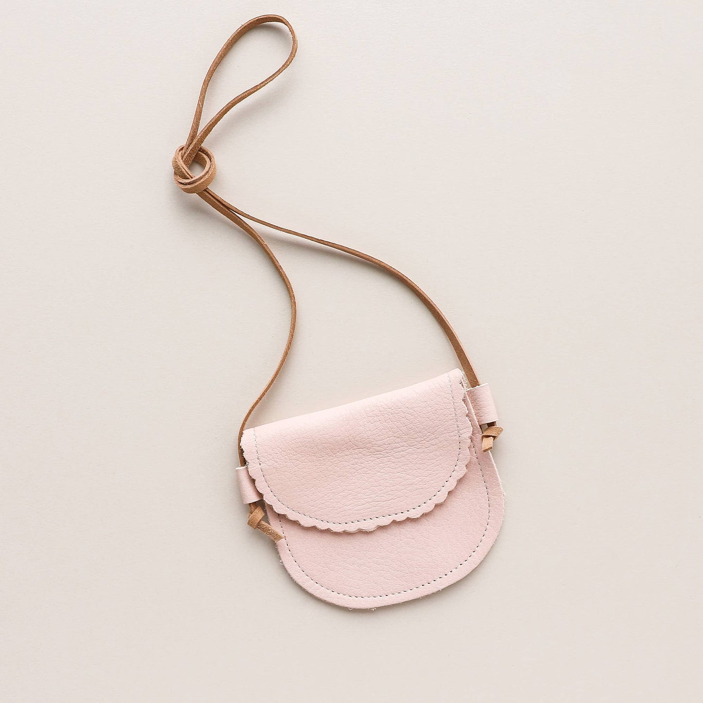 Little Girl Scalloped Leather Purse in Light Pink