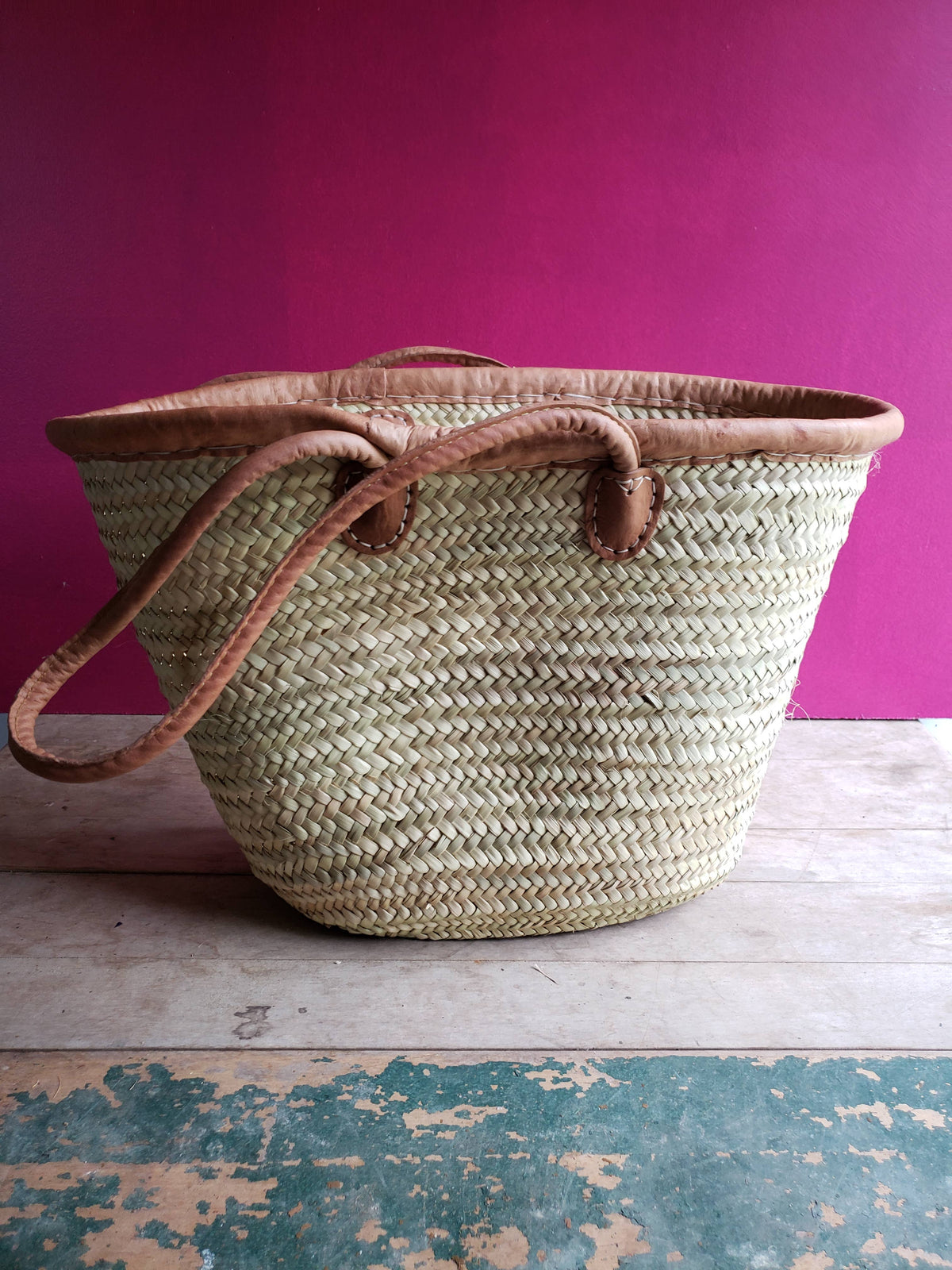 Medina - Long Handled Leather Trim Market